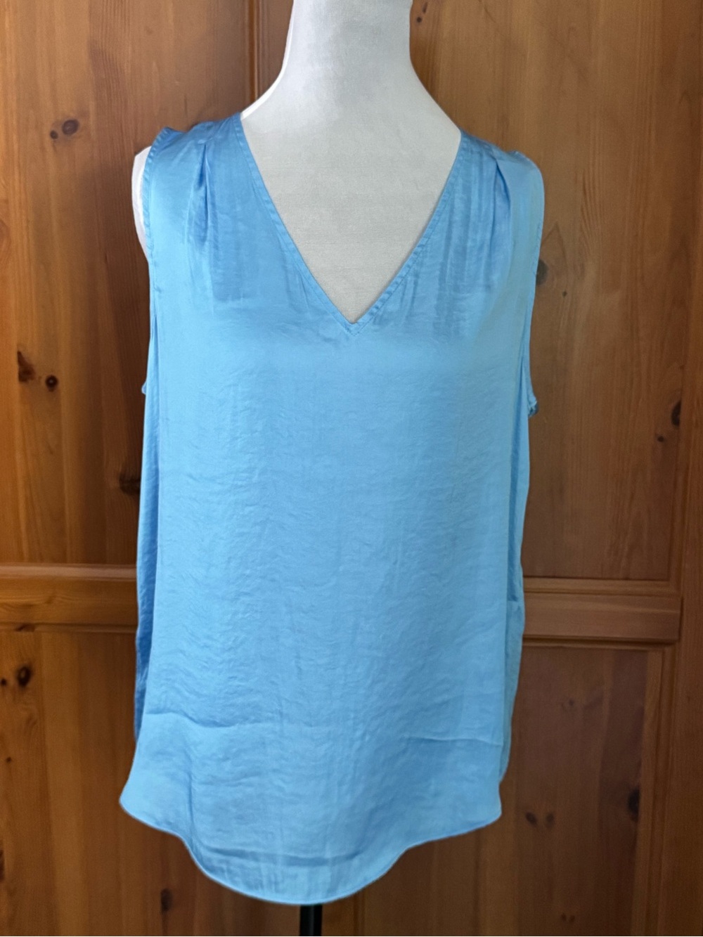 Banana Republic Light Blue SatinV-Neck Tank Top Size M-Almost New